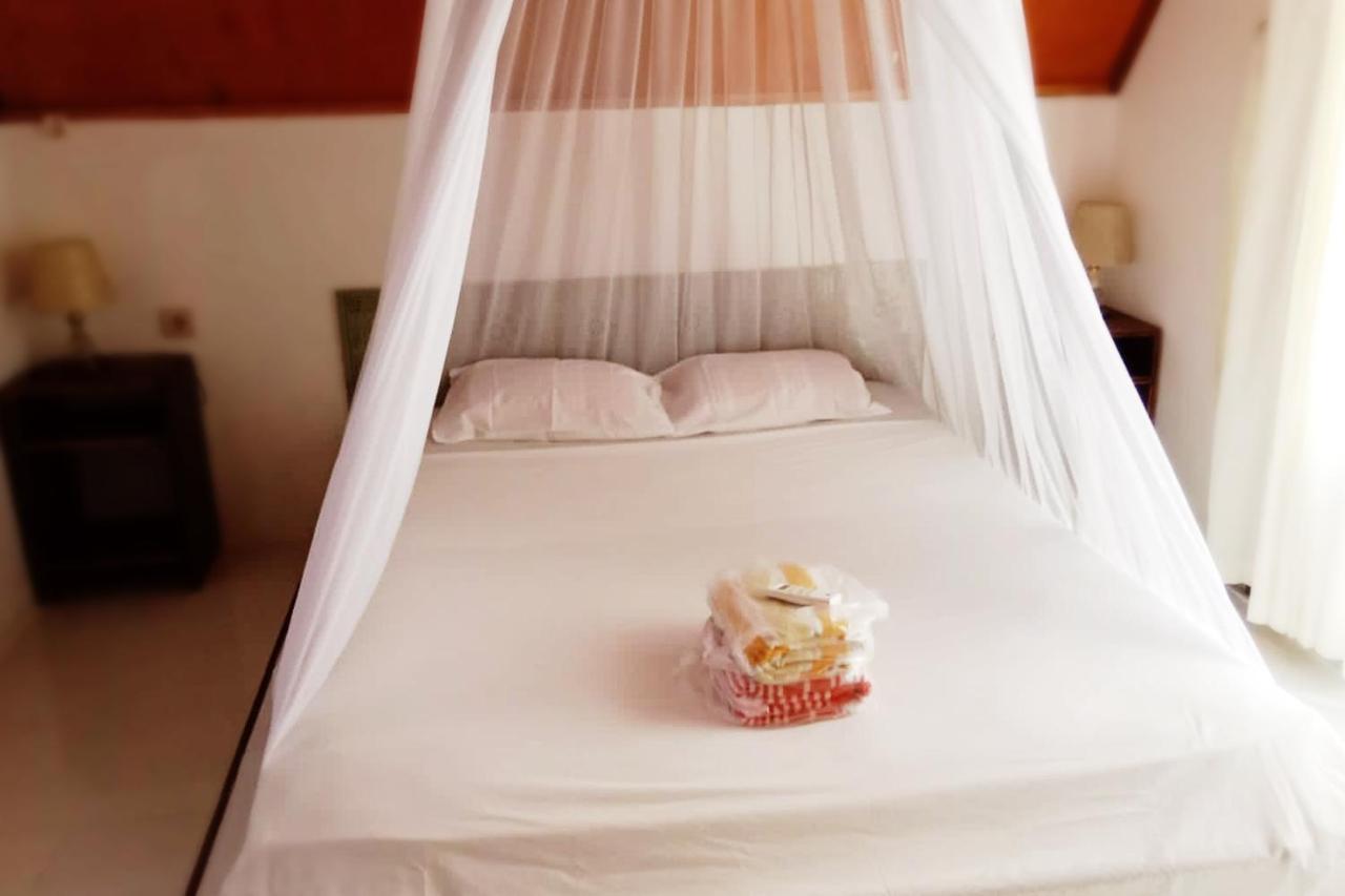Coconut Gili Meno Hotel Екстериор снимка